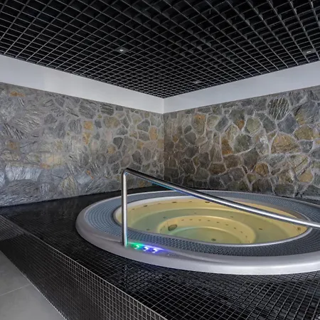 Park B14-z Dostepem Do Basenu, Sauny, Jacuzzi, Silowni *